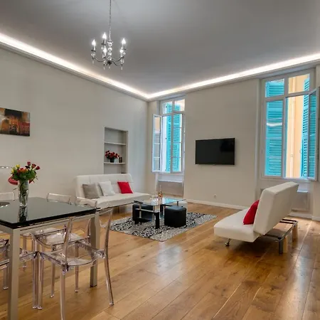 Old Town Luxury 3 Beds Ницца