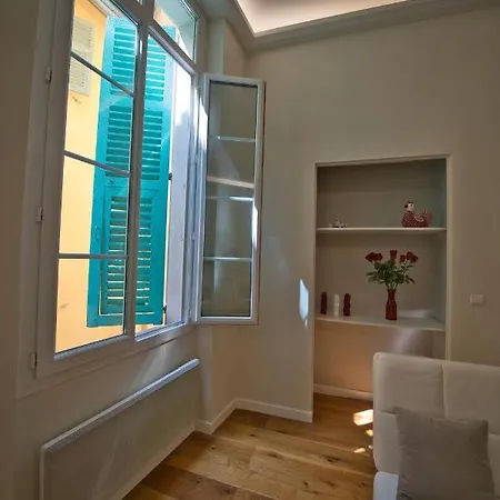 Old Town Luxury 3 Beds Апартаменты Ницца