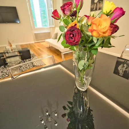 Old Town Luxury 3 Beds Апартаменты