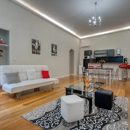 Апартаменты Old Town Luxury 3 Beds Ницца